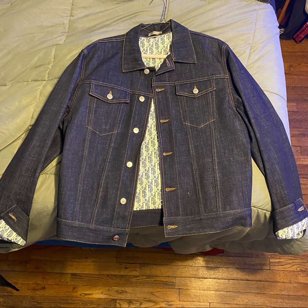 Dior men Jean set, Jacket is a size Large pants are a size 32 Jean jacket set